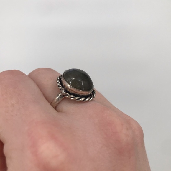 Oval Shaped Labradorite Ring - Picture 5 of 6